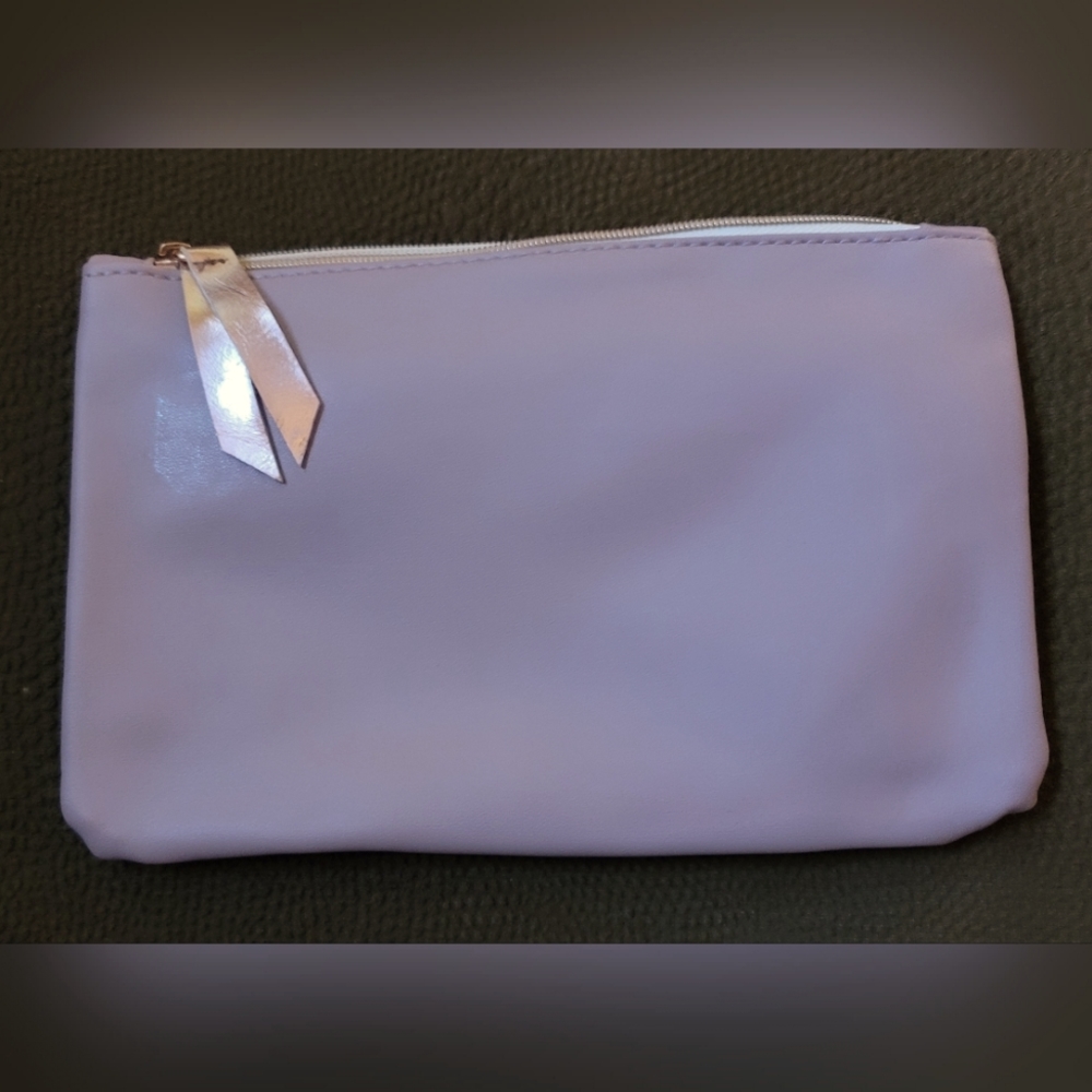 GUC. Ipsy Lavender makeup bag. Super cute